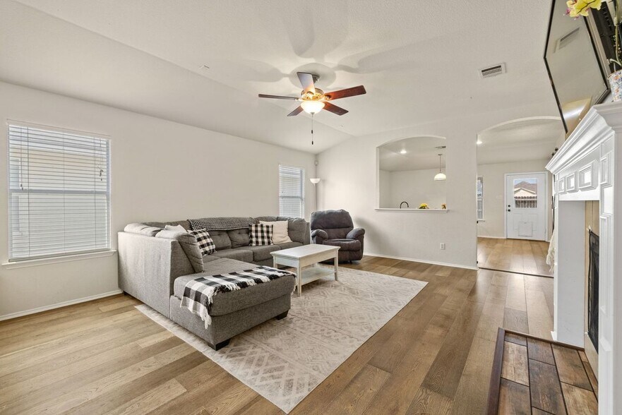 Building Photo - 718 Sugar Brook Dr