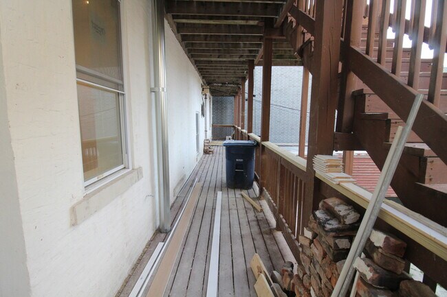Building Photo - 1236 W Hubbard St