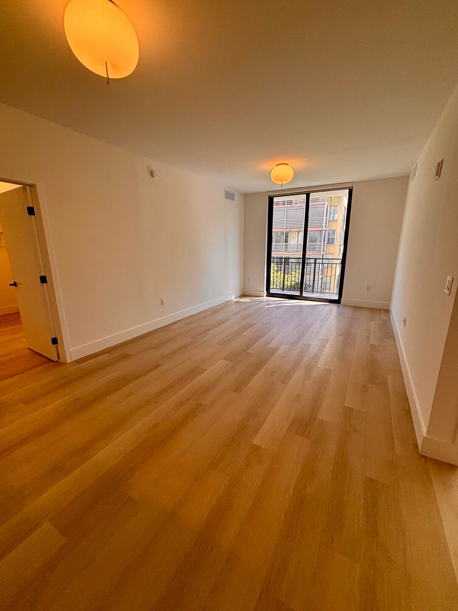 Building Photo - 2512 NE 181st St