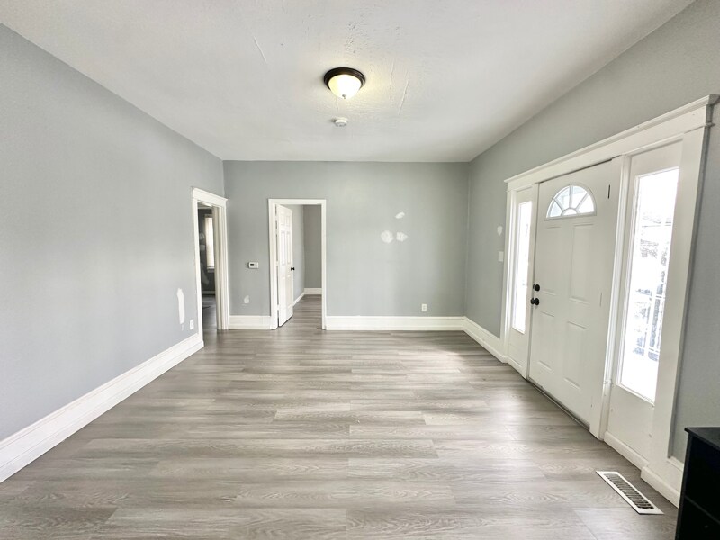 Building Photo - 308 W Almond St