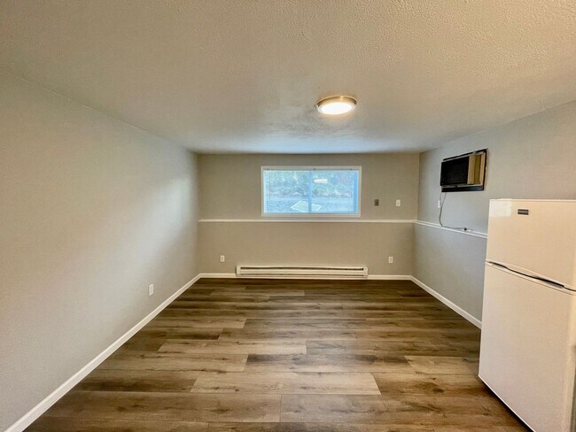 Building Photo - Beautifully Remodeled 1-Bedroom!