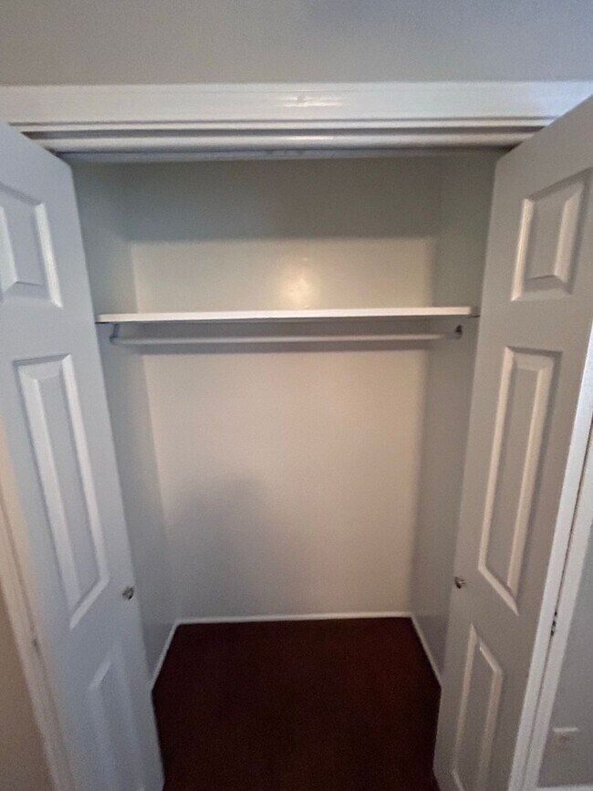 Building Photo - 3 Bedrooms off Mt. Gallant!!