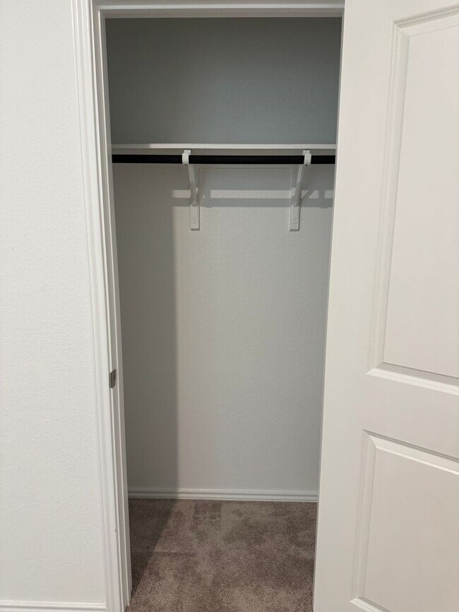Building Photo - 3 Bed 2 Bath 2 Car Garage Home in Maxwell ...