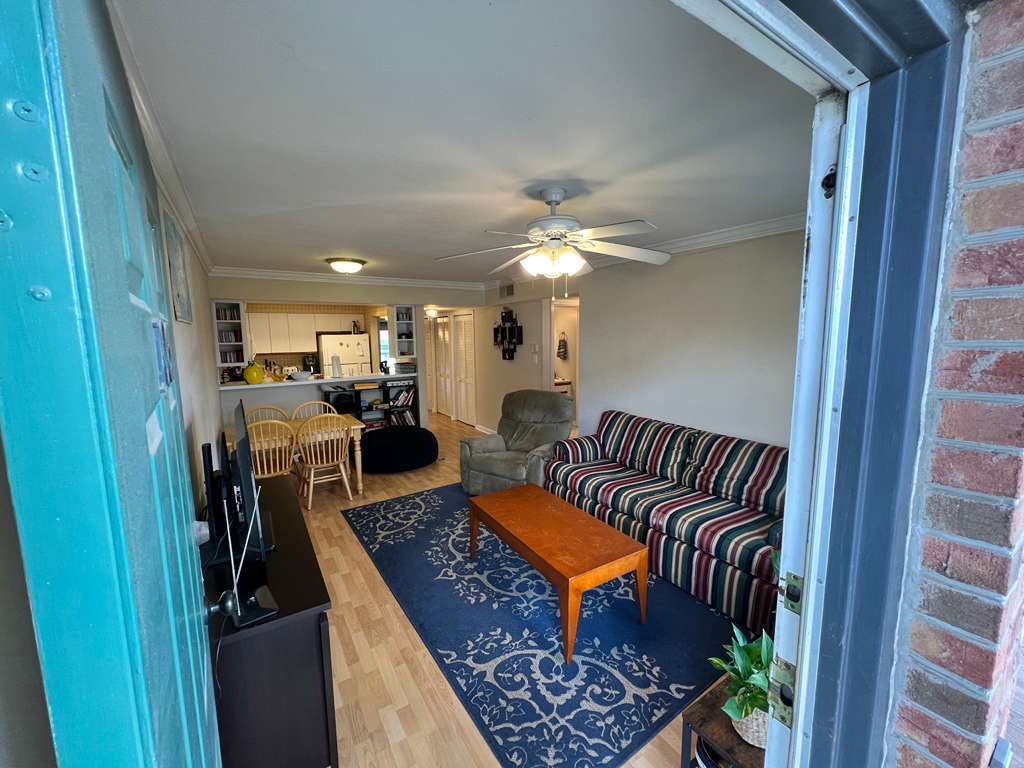 Building Photo - 1201 Laurel Ave