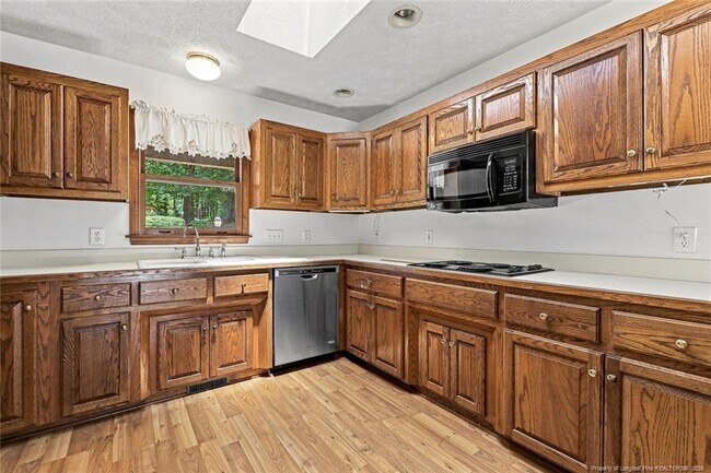 Building Photo - 709 Essex Ct
