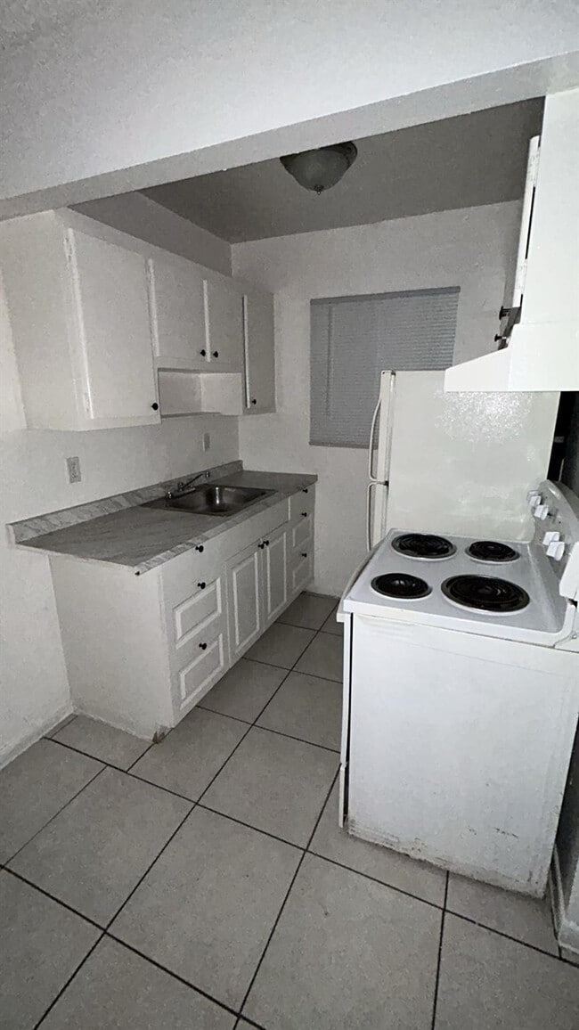 Building Photo - 2310 Pierce St