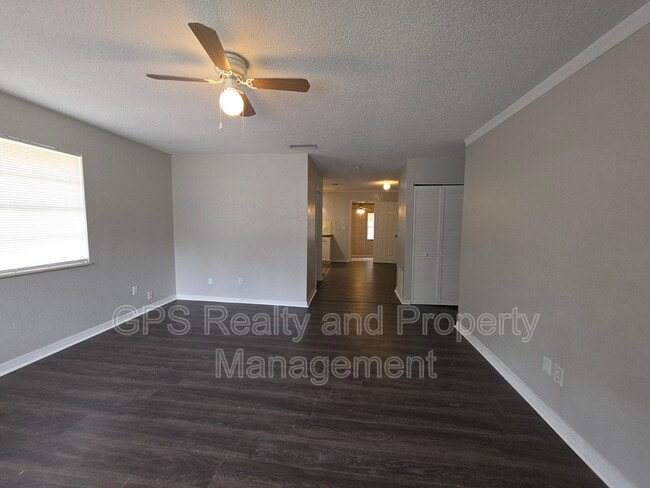 Building Photo - 843 Grove Ave