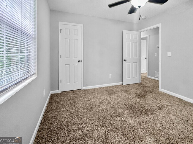 Building Photo - 555 Browning Cir