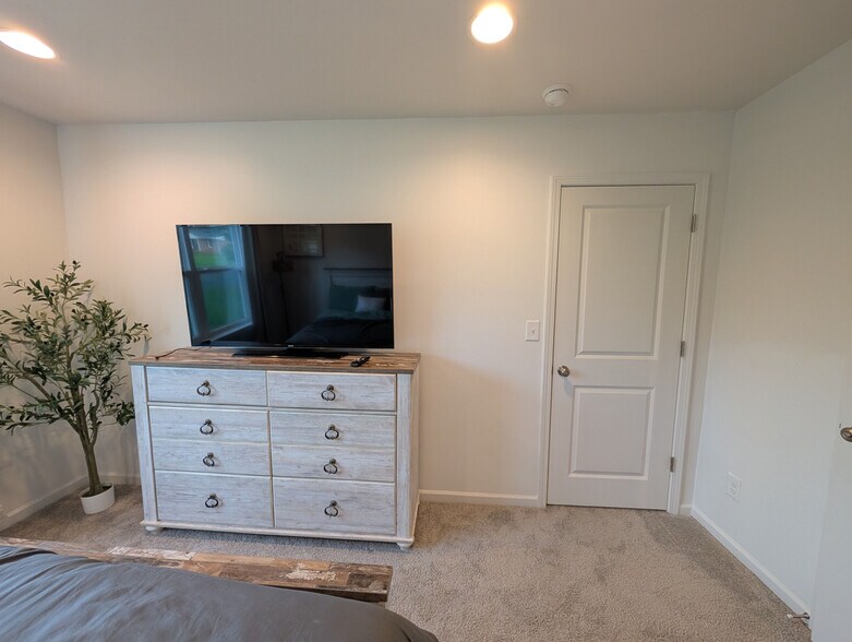 Building Photo - Room in Townhome on Sullins Rd