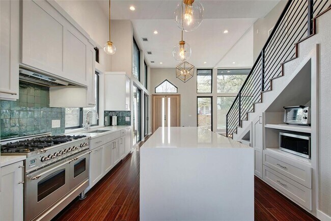 Building Photo - 4412 Caswell Ave