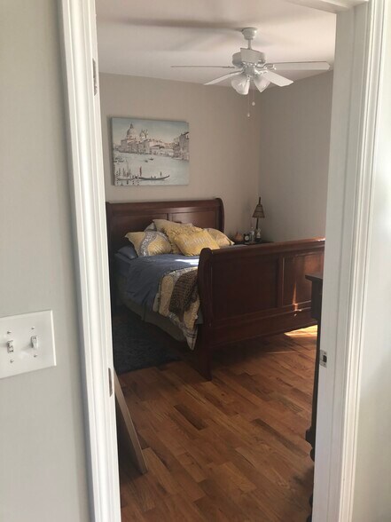 Tenant bedroom - 11 Tarpon Trl SE