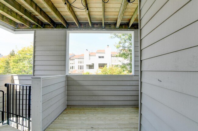 Building Photo - 816 Topsail Ln