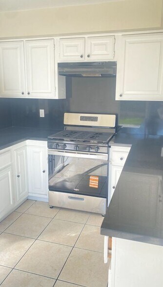 Building Photo - 16379 Saddlebrook Ln