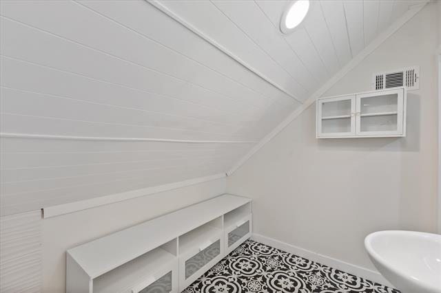 Building Photo - 2045 Chisholm Trail