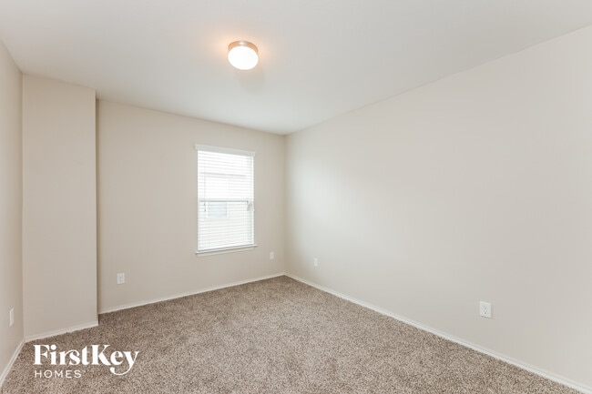 Building Photo - 7111 Marina Del Rey