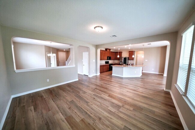 Building Photo - Beautiful 3-Bedroom Home with Flex Space in Universal City - Realtor Commission: $600