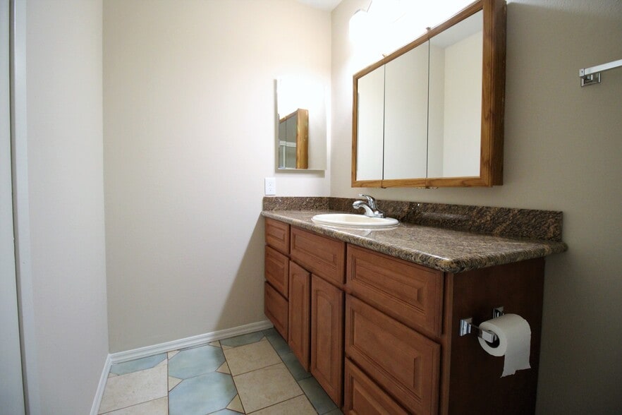 Building Photo - 6780 Friars Rd