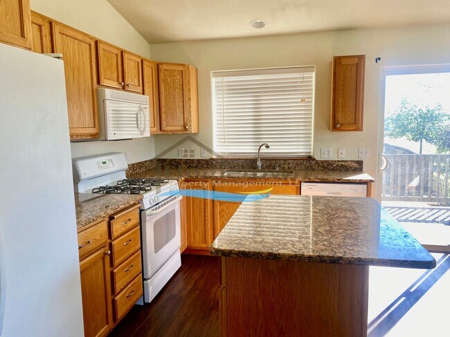 Building Photo - Beautiful 4 Bed 2 Bath Home on Corner Lot ...