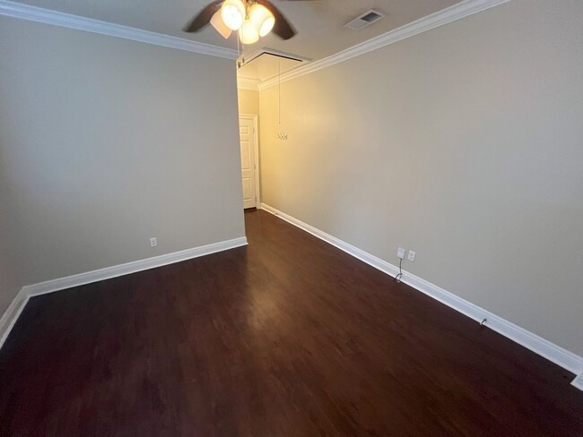 Building Photo - 1 bedroom, 1 bathroom duplex located in Po...