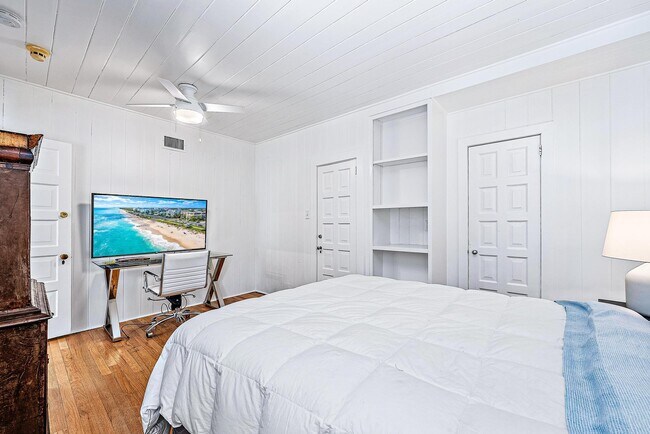 Building Photo - 5 N Beach Rd
