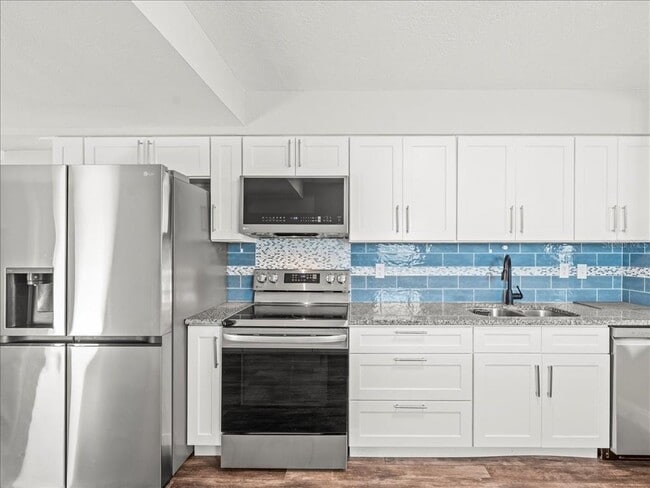 Building Photo - 2200 Capri Dr