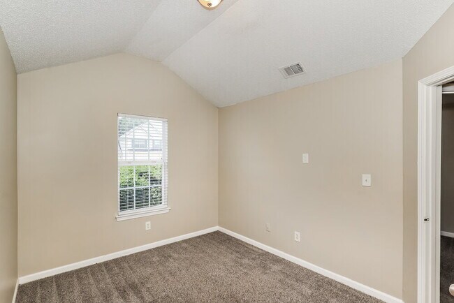 Building Photo - 725 Cherry Branch Cir