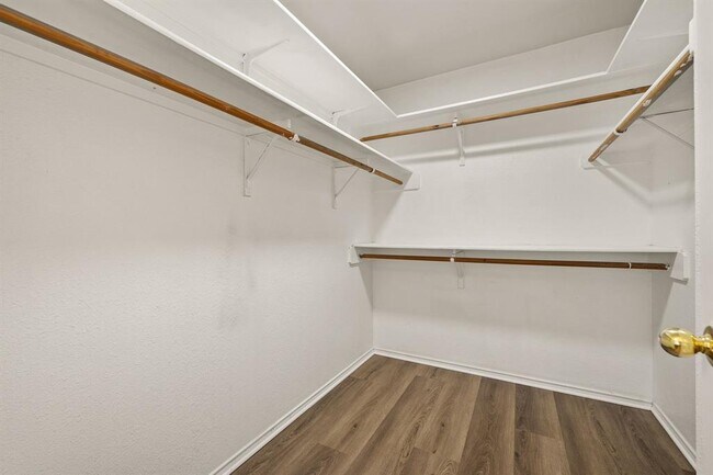 Building Photo - 903 Luke Ln