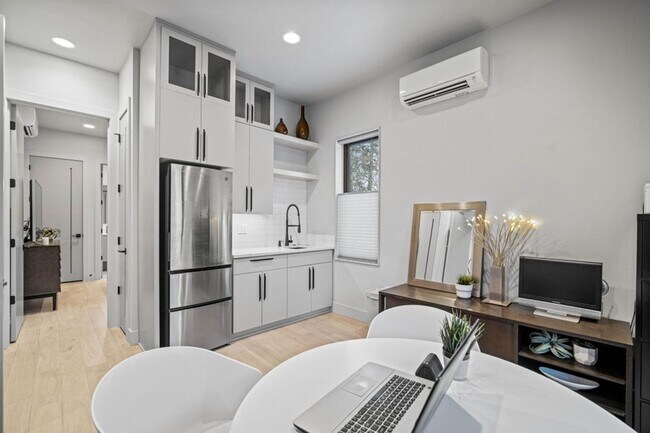 Building Photo - Modern living near Old Mill! Beautiful unf...
