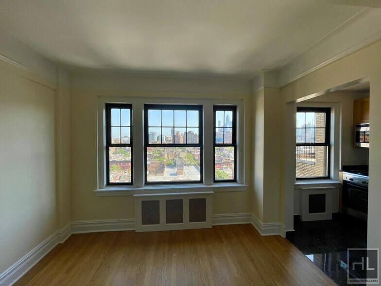 Building Photo - AMAZING STUDIO APARTMENT!! AMAZING DEAL! W...