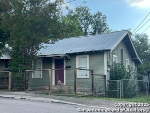 Primary Photo - 420 Benton St
