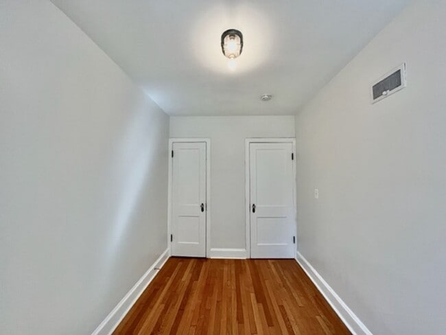 Building Photo - Great 4 BR 3 BA townhouse in great quiet s...