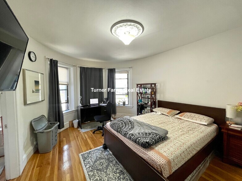 Building Photo - 40 Cedar St