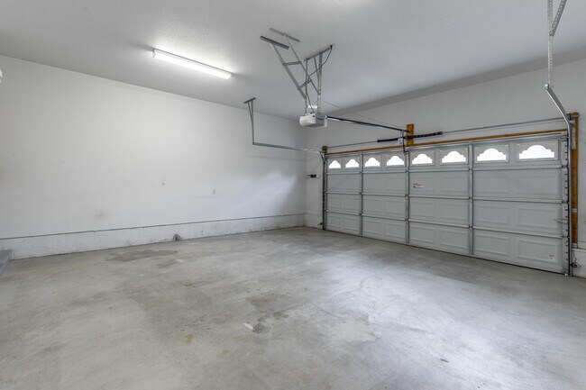 Building Photo - 7782 Prince Dr