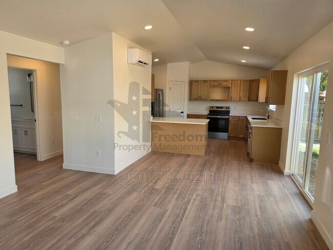 Building Photo - 425 Orchard Ave