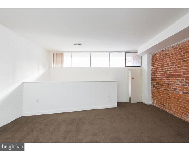 Building Photo - 2031 South St