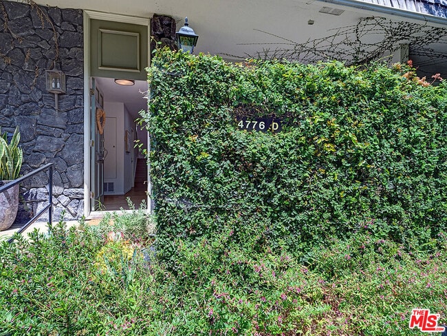 Building Photo - 4776 La Villa Marina