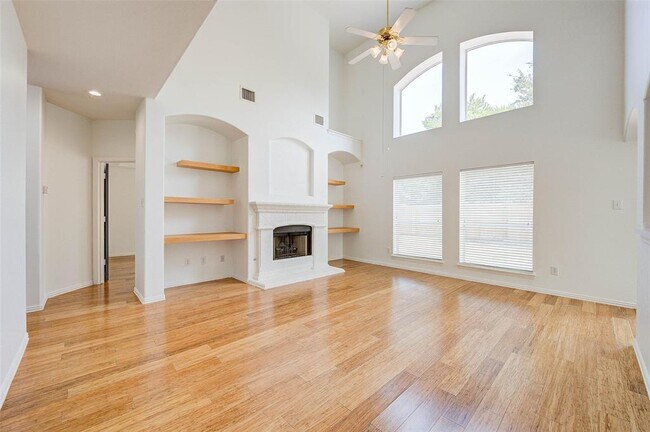 Building Photo - 14018 White Oak Gardens Dr