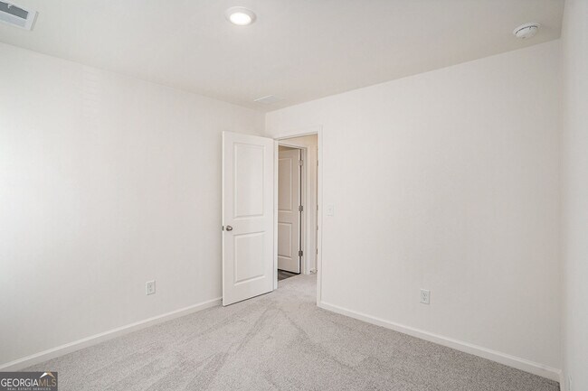 Building Photo - 7650 Saffron Ave