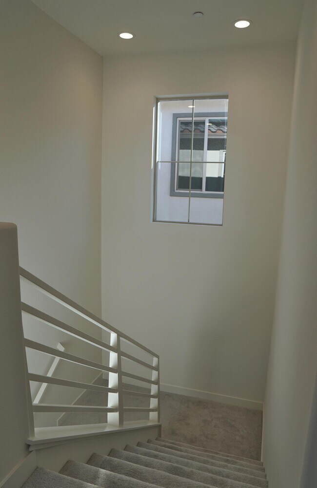 Building Photo - 36016 Franklin Dr
