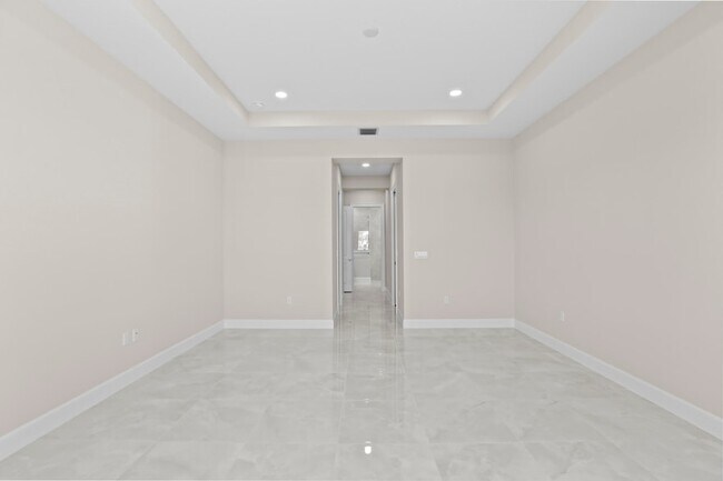 Building Photo - 14823 Wildwood Cir