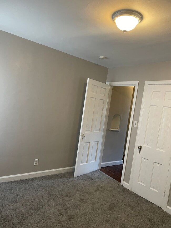 Building Photo - RENOVATED 2 BEDROOM! SECTION 8 PREFERRED!!!