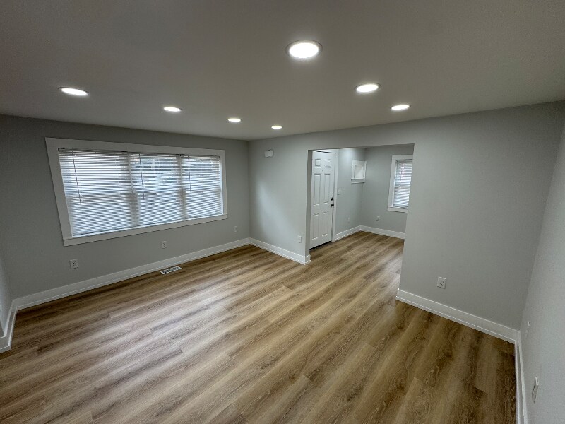 Building Photo - 413 State St