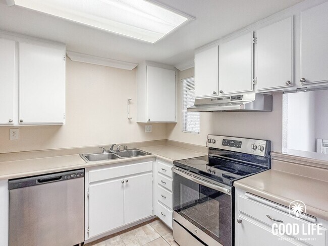 Building Photo - SD: Beautiful 1BD/1BA Condo in San Marcos with Community Pool, Private Balcony & Reserved Parking