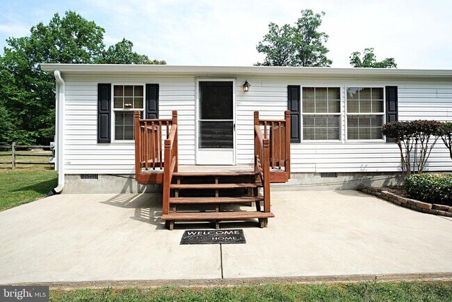 Building Photo - 45170 Settlers Ln