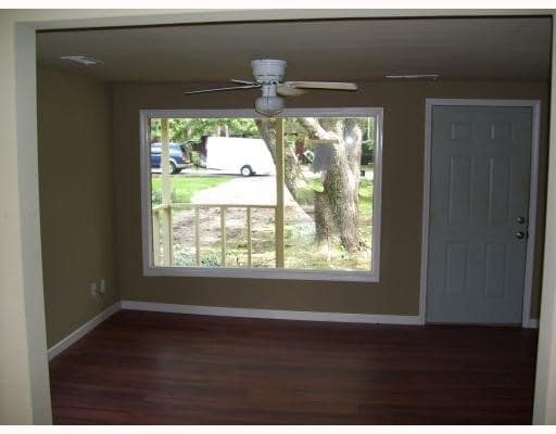 Building Photo - 581 S Ray Ave