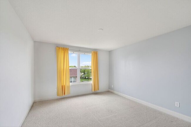 Building Photo - Modern Luxury with Waterfront Views in West Carmel