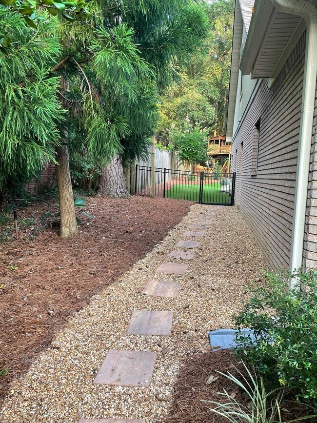 Building Photo - 8970 Eagles Ridge Dr