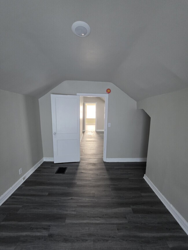 Building Photo - 15448 Log Cabin St