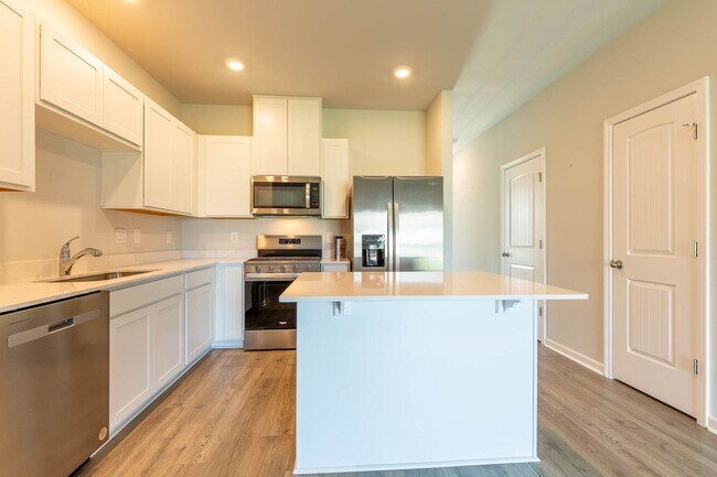 Building Photo - 626 Longtail Ln
