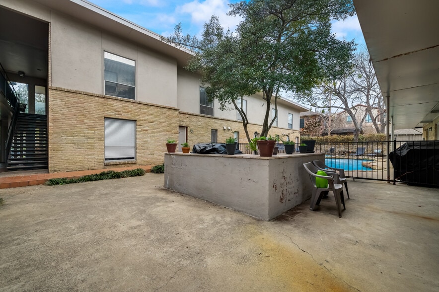 Grilling Area - 4330 Bowser Ave